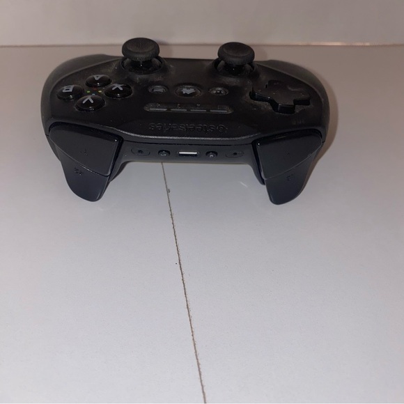 SteelSeries Nimbus+ Wireless Bluetooth Apple Gaming Controller GC-00007 - Tested - Picture 4 of 6